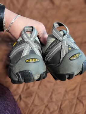 Keen Steel-toe, Mens/Womens Slip-On Hiking Shoes with Yellow Logo 8.5W/7M